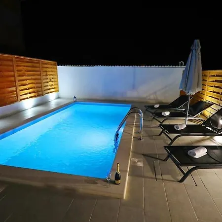 Luxury Petra With Private Pool * 자다르