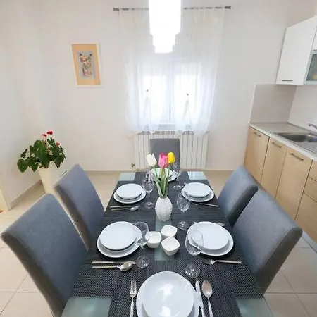 Luxury Petra With Private Pool * 자다르