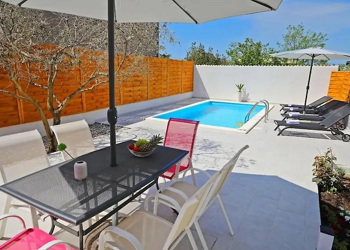 Апартаменты Luxury Petra With Private Pool Задар